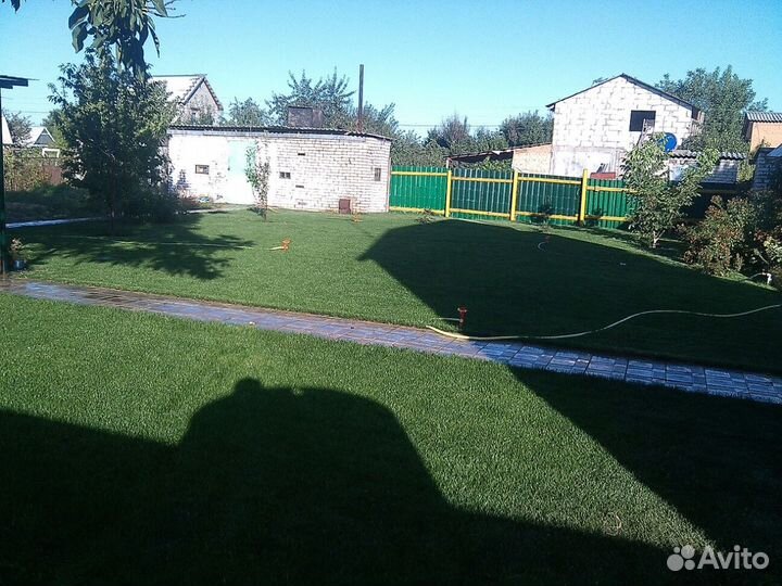 Свежая травка в наличии. Газон рулонный