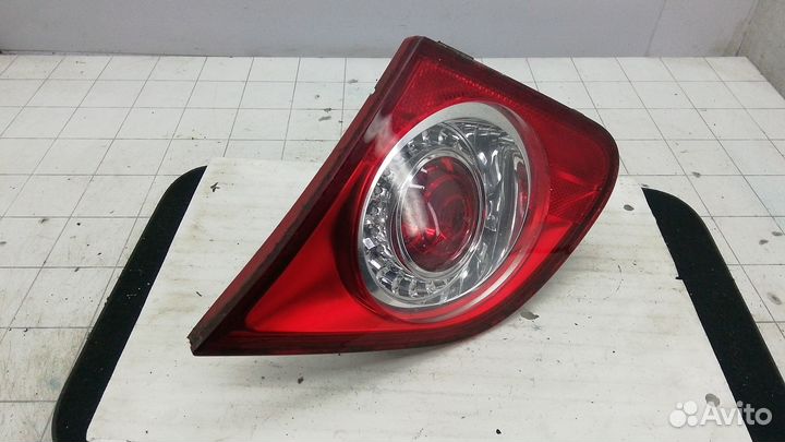 Фонарь крышки багажника правый Volkswagen Passat