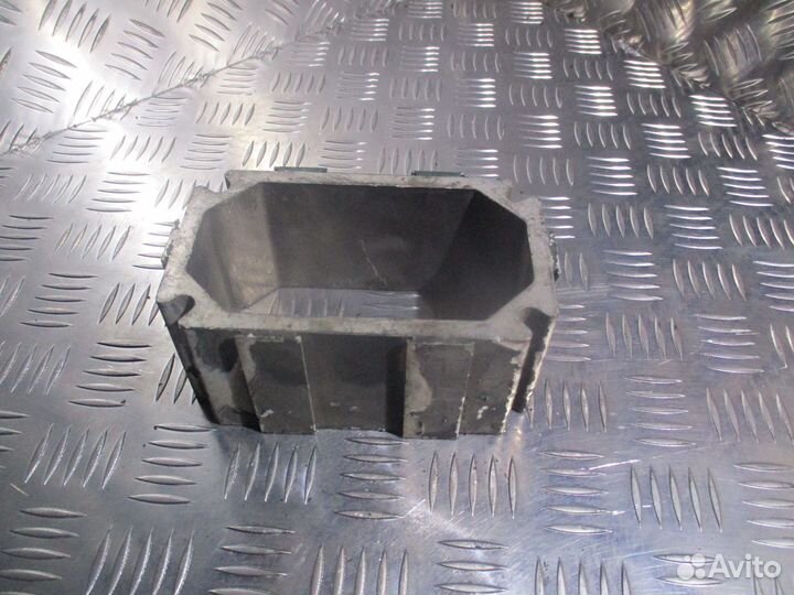 Проставка впускного коллектора Volvo 1676806