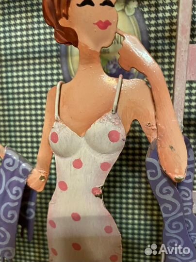 Подставка для бижутерии в виде трюмо