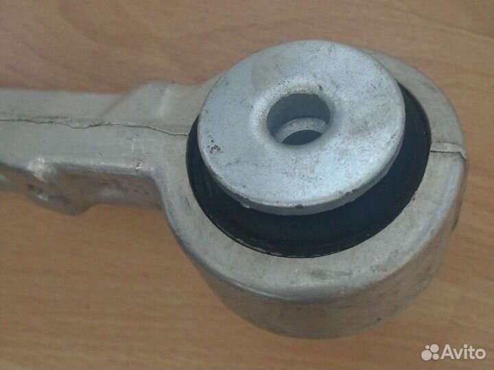 Рычаг передней подвески верхний левый Mercedes