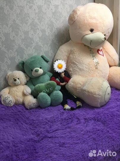 Большой плюшевый медведь 