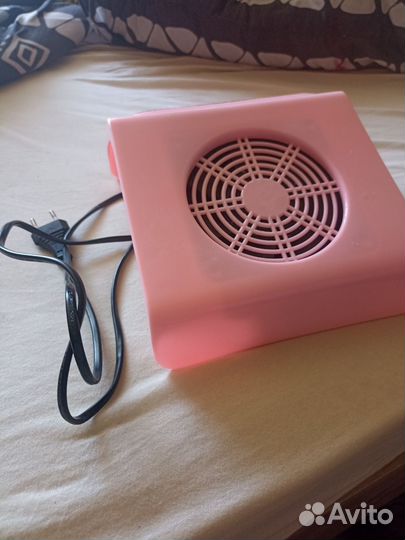 Лампа, пылесос, машинка для маникюра и педикюра