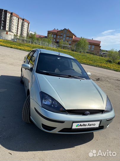 Ford Focus 1.6 МТ, 2003, битый, 265 000 км