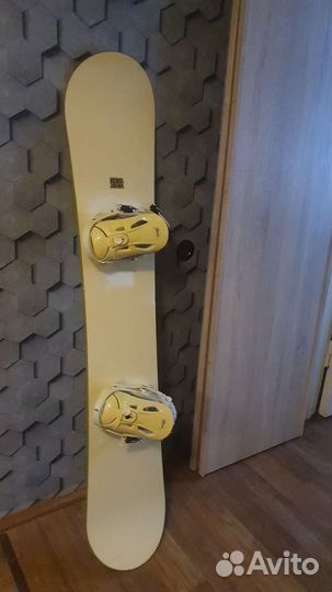 Сноуборд с креплениями и ботинками Burton