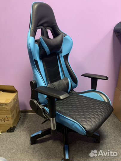 Игровое кресло голубого цвета