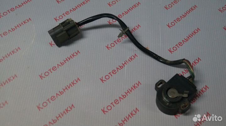 Nissan 22620-5V400 Датчик положения дросселя