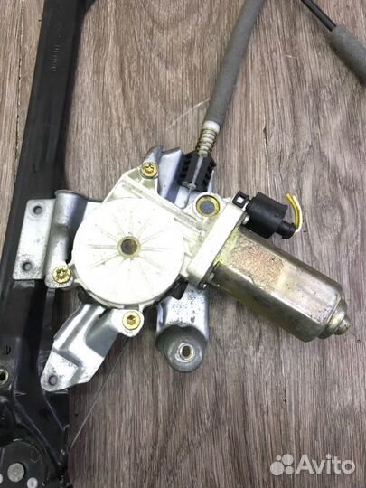 Стеклоподъемник передний правый Ford Focus 1