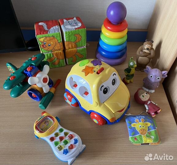Развивающие игрушки для малышей пакетом