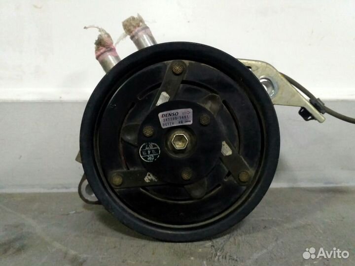 Насос водяной помпа Toyota Land Cruiser 200