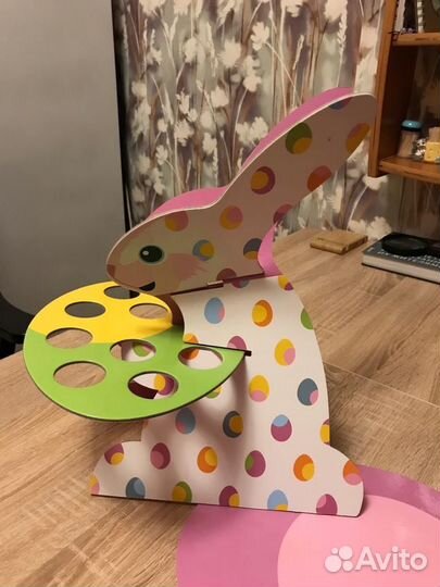 Пасхальный заяц с подставкой для яиц. Декор