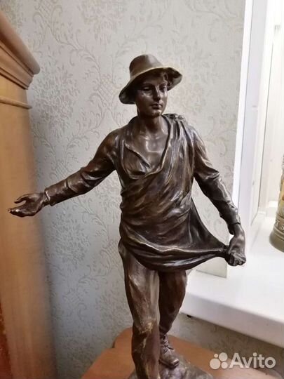 Бронзовая статуэтка Сеятель подписная старинная