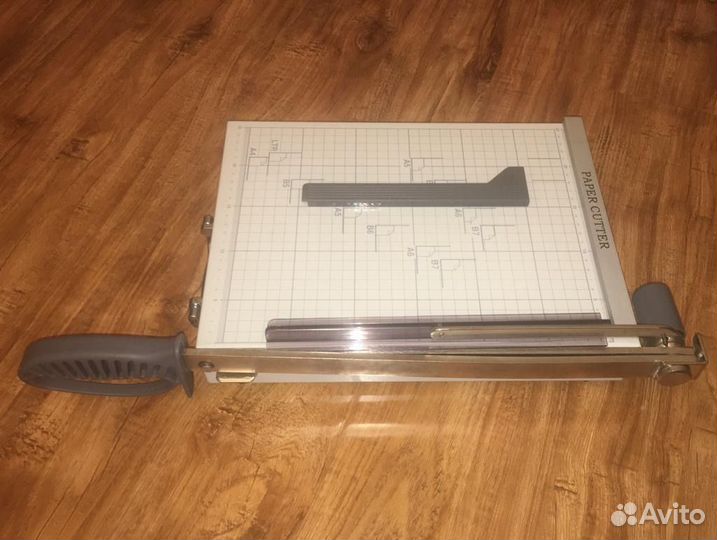 Резак для бумаги сабельный Bulros