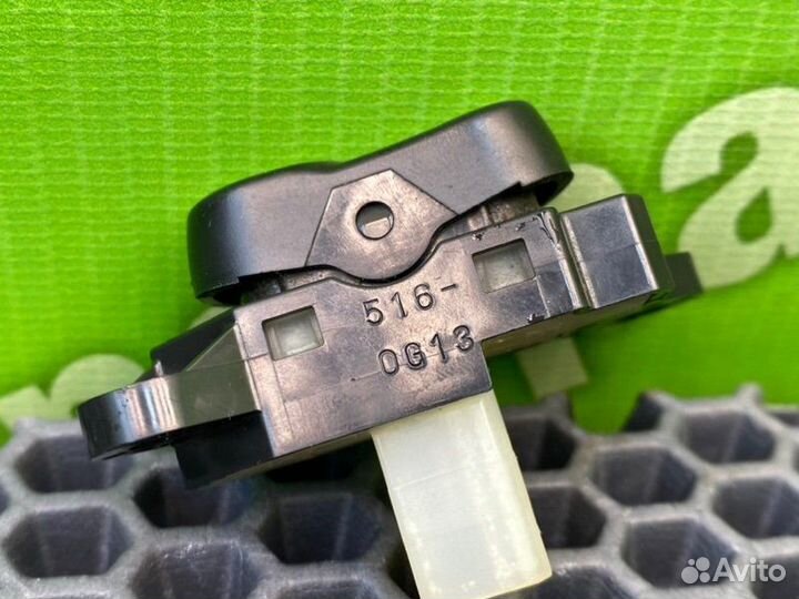 Кнопка центрального замка Mazda Mpv LW5W GY-DE 2.5