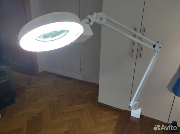 Лампа лупа бестеневая настольная