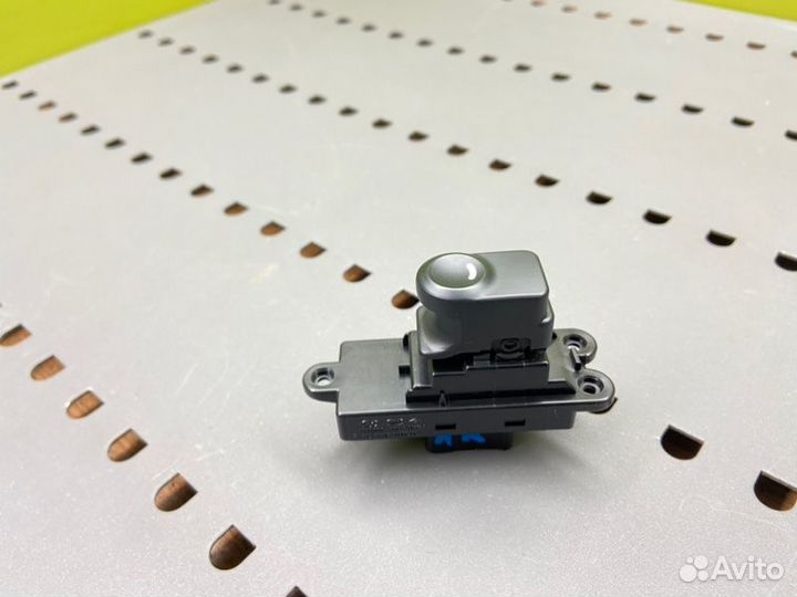 Кнопка задняя правая Hyundai I30 1 FD G4FC 1.6