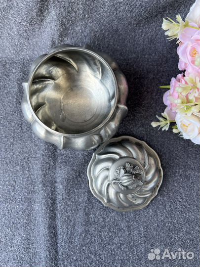 Шкатулка, сахарница, вазочка с крышкой из олова
