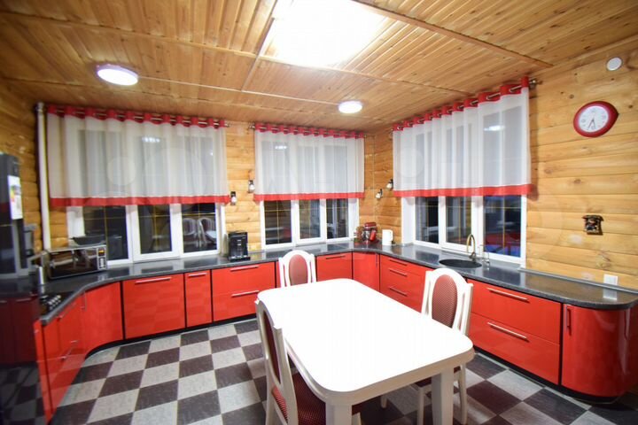 Дом 227 м² на участке 12,5 сот.