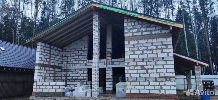 Кладка кирпича блоков