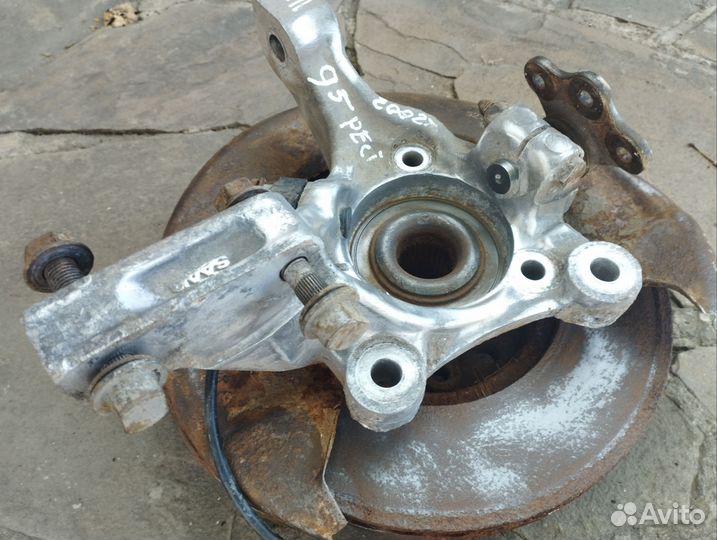 Поворотный кулак Сааб 9-5