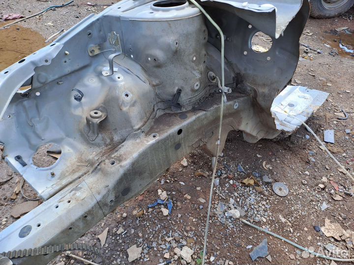 Четверть передняя правая Toyota Premio T240