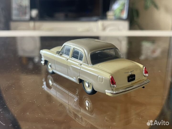 Модель автомобиля газ-21Р Волга 1:43