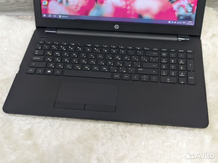 HP / i5-7200U /Radeon R5 M330 /8GB DDR4 /SSD