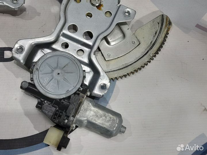 Стеклоподъемник передний левый Suzuki SX4