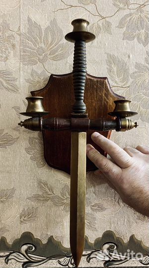 Старинный подсвечник Клинок