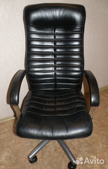 Кожаное кресло руководителя Орион