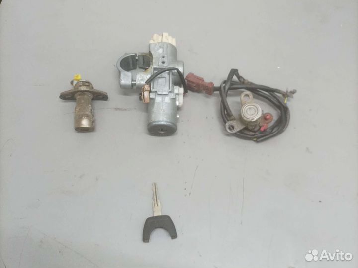 Замок зажигания Nissan Maxima A33 комплект