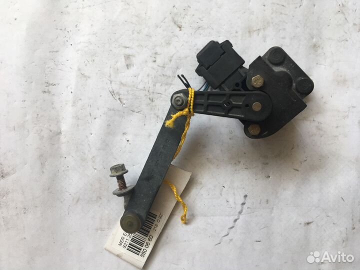 Датчик уровня кузова Mercedes A0105427717
