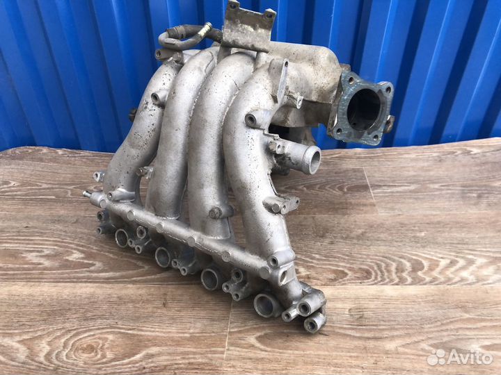 Впускной коллектор Митсубиси Каризма 1.8