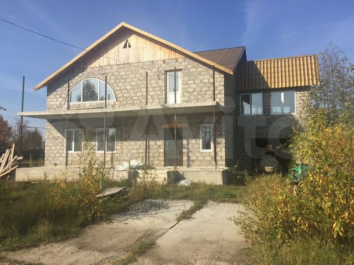 Коттедж 292 м² на участке 7 сот.