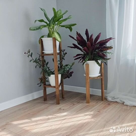 Деревянная напольная подставка для цветов