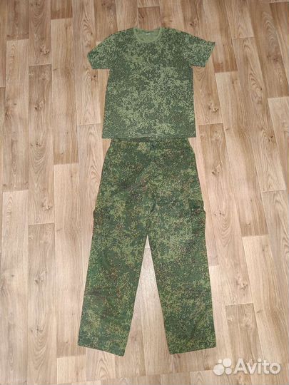 Костюм защитного цвета