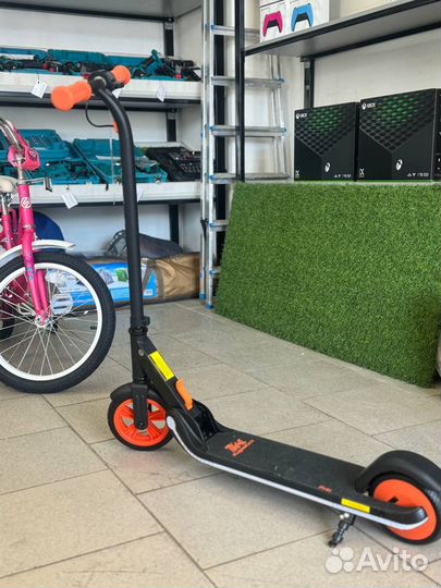 Самокат электронный kugоо first