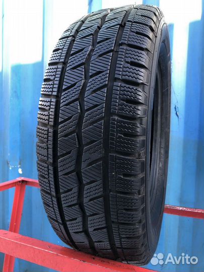 Hankook Winter I'Cept LV RW12 215/65 R16C