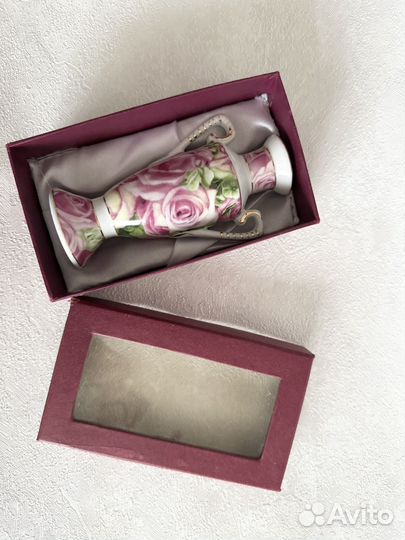 Фарфоровая вазочка