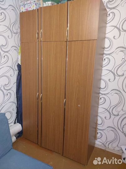 Шкаф,кровать,диван,ковер