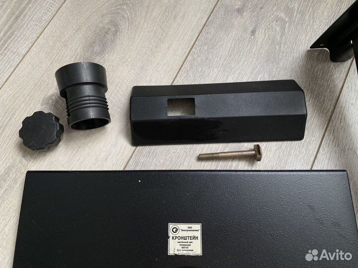 Кронштейн для телевизора подвеснойна стену