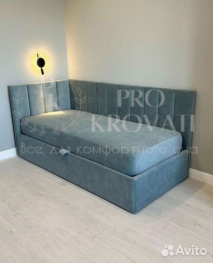 Детская кровать с мягкой спинкой