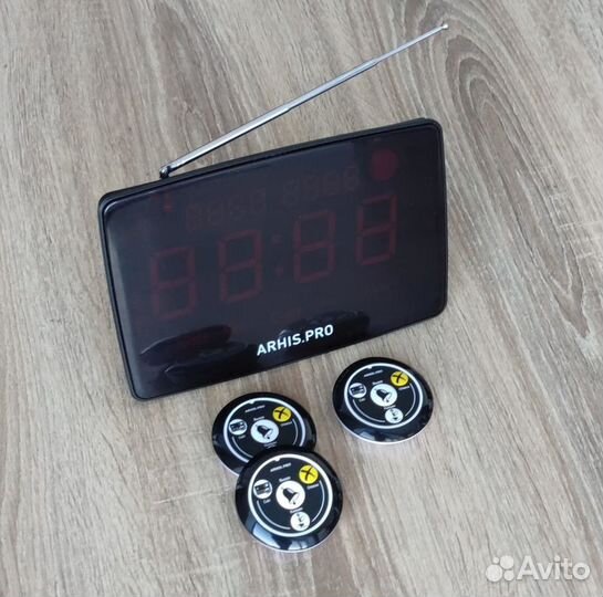 Табло вызова официанта руссифицировано и кнопки