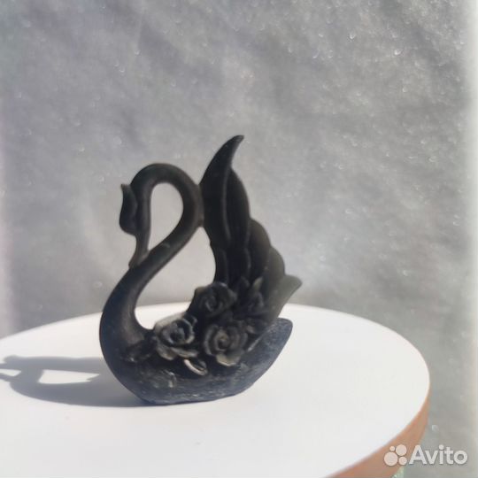 Статуэтка лебедь