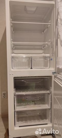 Продаю бу холодильник indesit