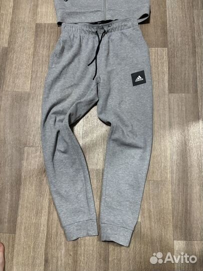 Спортивный костюм adidas