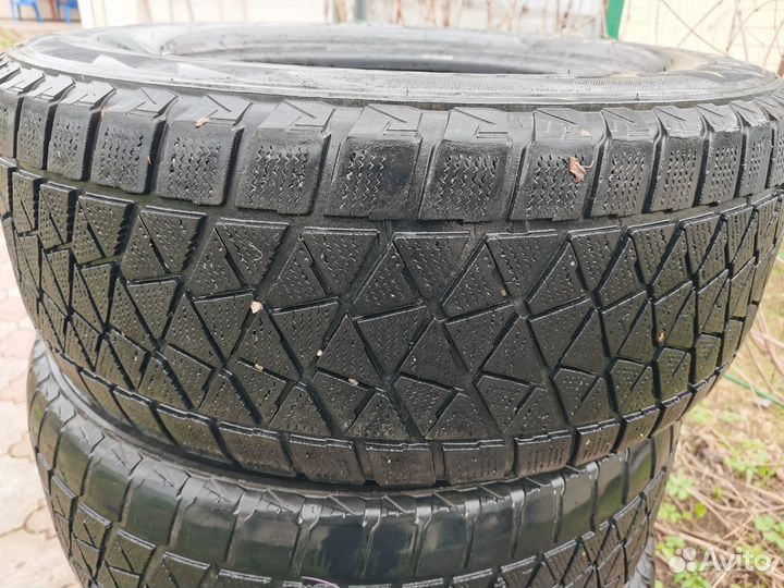 Bridgestone Blizzak DM-V2 285/60 R18 116R