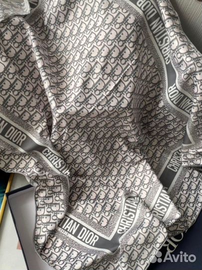 Шелковый платок шаль Dior пудровый с серым