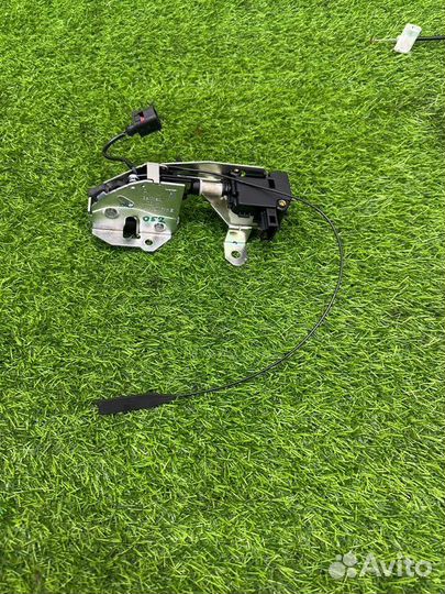 Замок стекла багажника Volkswagen Touareg GP BKS