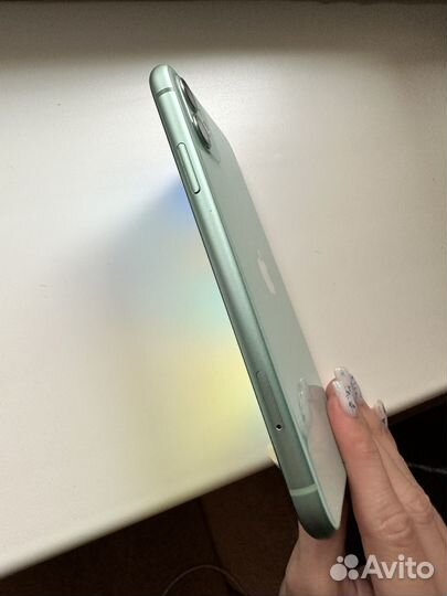 Телефон iPhone 11